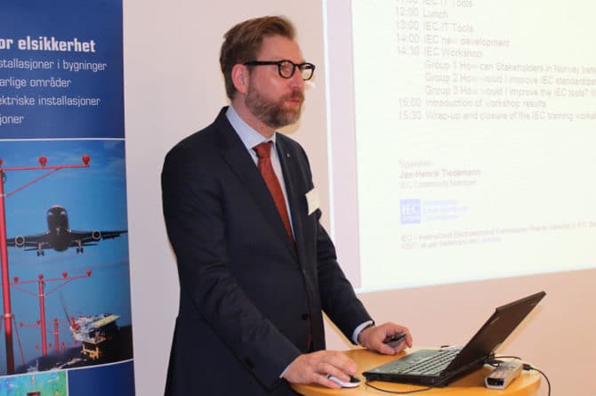 Jan-Henrik Tiedemann fra IEC Central Office i Genève
