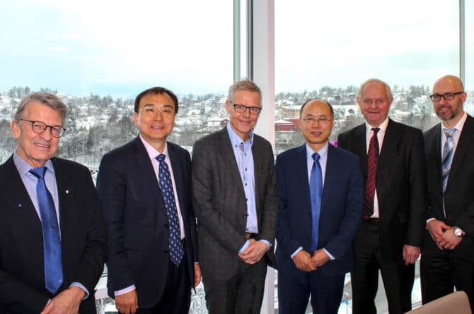 NEKs tidligere styreleder Trond Sollie (Nemko), dr. Yu YUN, styreleder Tore Tomter, (Siemens Gamesa Renewable Energy), prof. dr. Jianbin FAN, Birger Hestnes (NEK), styremedlem Helge H. Refsum (Statnett)