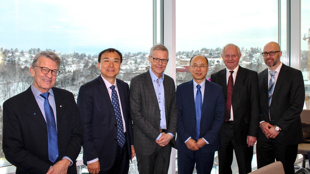 NEKs tidligere styreleder Trond Sollie (Nemko), dr. Yu YUN, styreleder Tore Tomter, (Siemens Gamesa Renewable Energy), prof. dr. Jianbin FAN, Birger Hestnes (NEK), styremedlem Helge H. Refsum (Statnett)