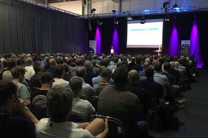 En fullsatt sal under Eliadeseminaret "Siste nytt innen forskrifter og normer"