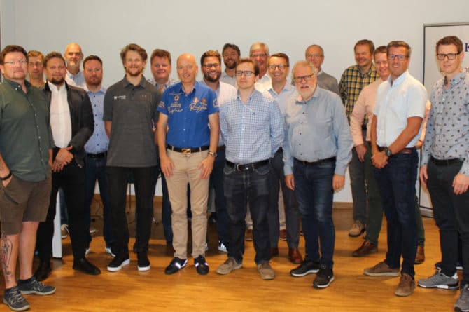 Medlemmene i komiteen NK 300