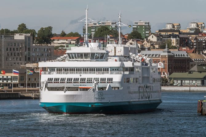 Elektrisk ferge fra Denmark ankommer Helsingør, Sweden, landstrømsforum